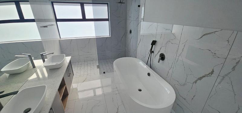To Let 3 Bedroom Property for Rent in Hartenbos Heuwels Western Cape
